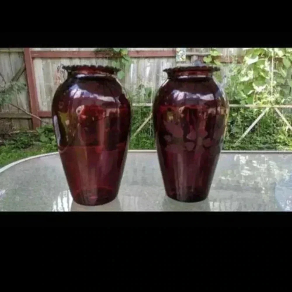Ruby Red Glass Vase - Picture 7 of 7